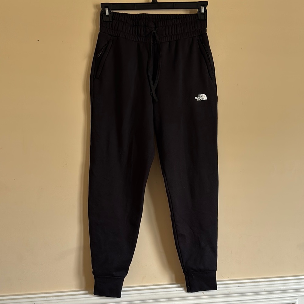 North Face Women’s Essential Black Joggers‎